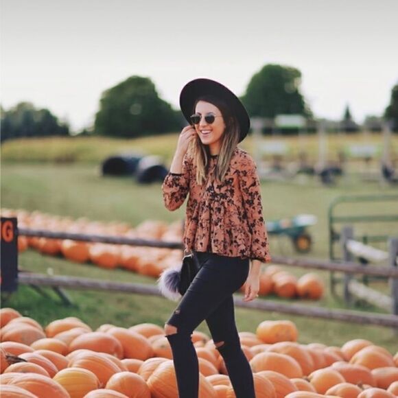 Urban Outfitters Top Size Small Floral Animal Print Bunny Rare - Picture 8 of 8